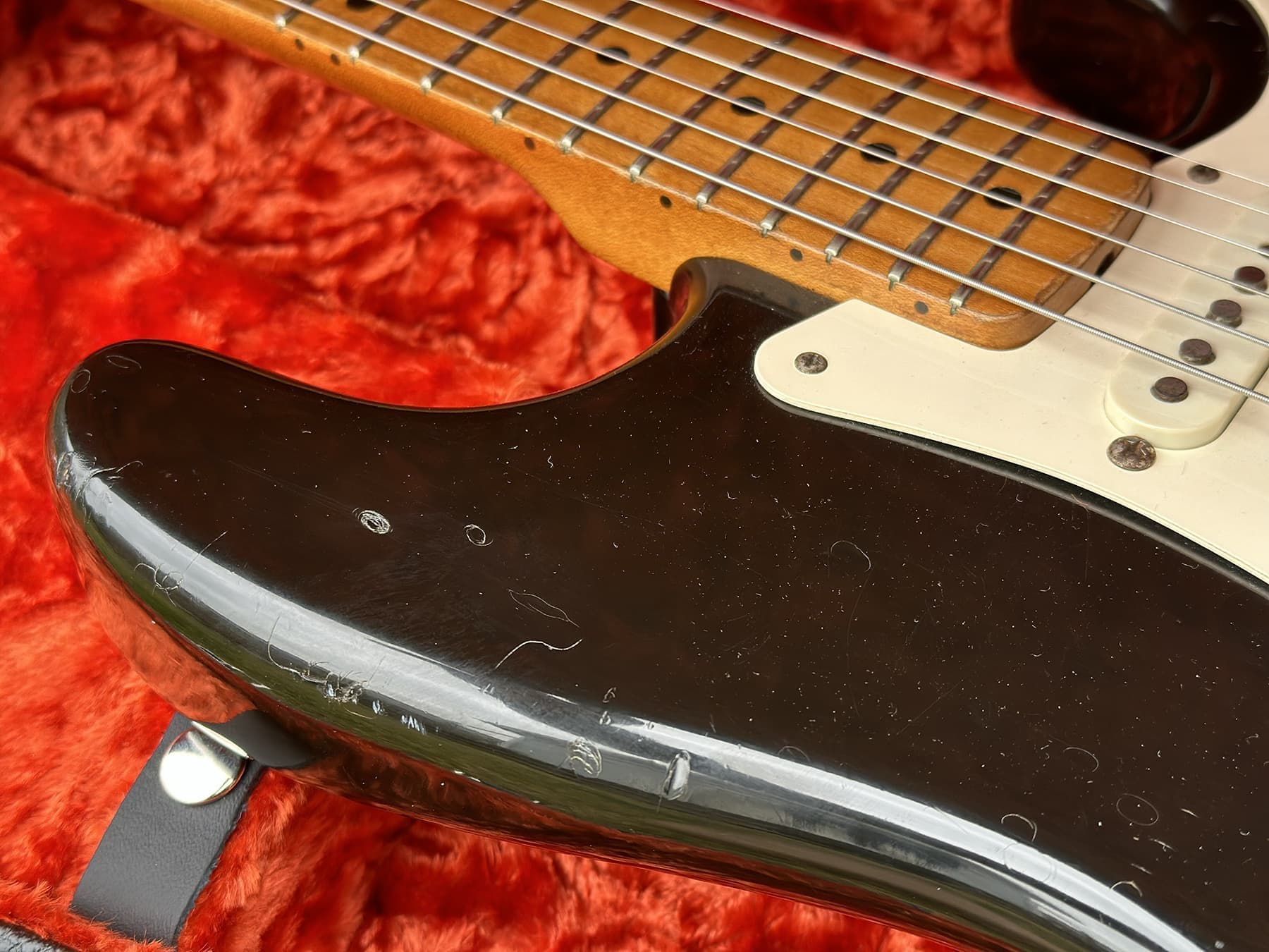 fendercs_1988_strato_earlycoronafactory57_43_11.jpg