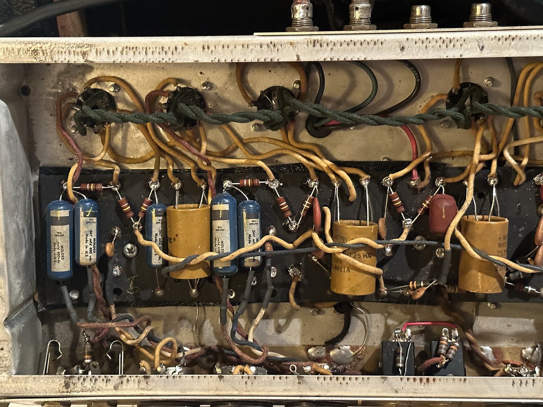 fender_1966_deluxereverb_ab763_43_18.jpg