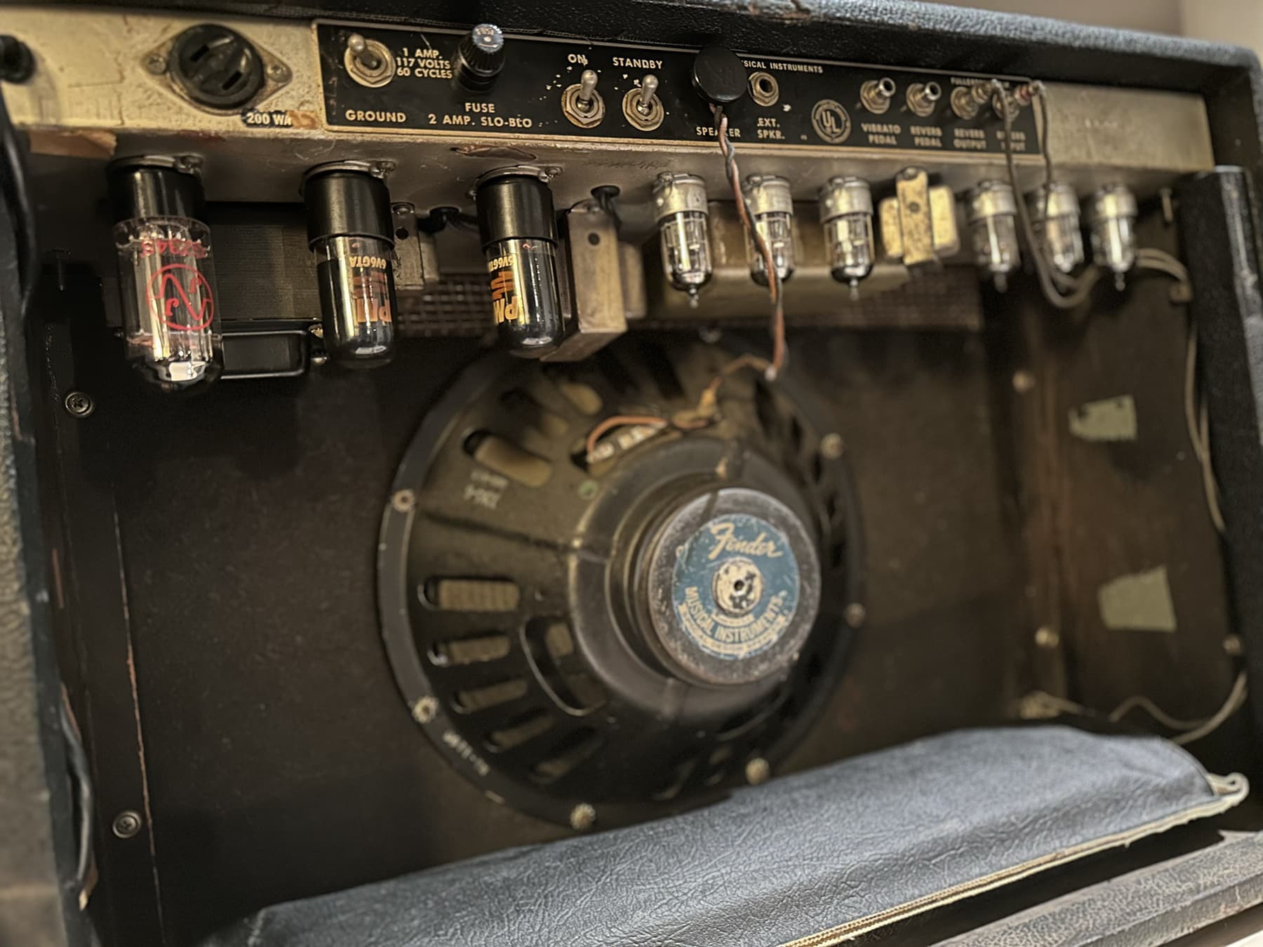 fender_1966_deluxereverb_ab763_43_22.jpg