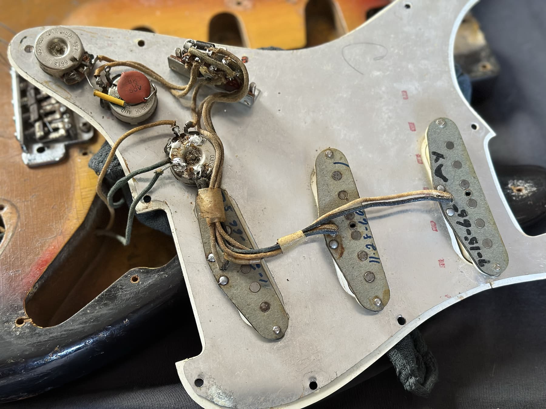 fender_1966_storato_43_14.jpg